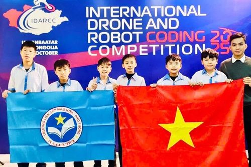 Học sinh Gia Lai giành huy chương vàng tại cuộc thi lập trình Drone và Robot quốc tế 2025