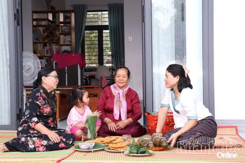 Giữ gìn nghề làm bánh truyền thống của đồng bào Chăm