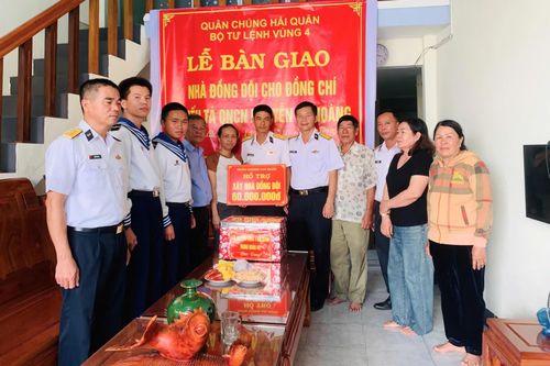Trung đoàn 451 và Lữ đoàn 682 tổ chức bàn giao nhà đồng đội