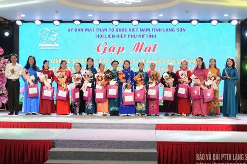 Phụ nữ Lạng Sơn phát huy vai trò trong tham gia xây dựng Đảng và hệ thống chính trị