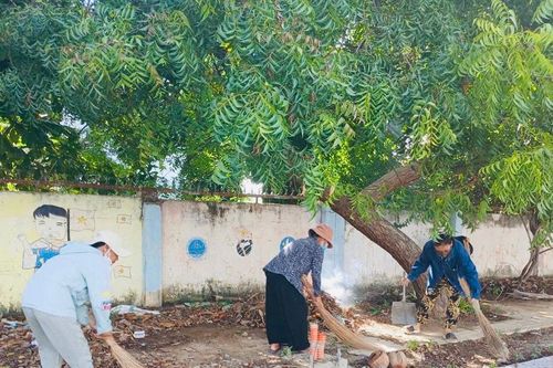 Ðồng bào Chăm Bàlamôn tham gia bảo vệ môi trường