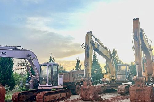 Quảng Trực giữ 4 máy móc san lấp mặt bằng trong 1 ngày