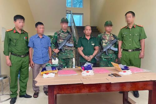 Bắt đối tượng vận chuyển trái phép 18.000 viên ma túy tổng hợp