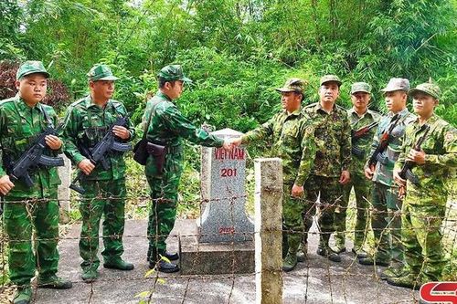 Đồn là nhà, biên giới là quê hương