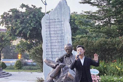 Không gian Trịnh bên bờ sông Hương