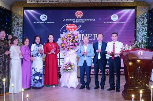 Gặp mặt kỷ niệm 95 năm Ngày Phụ nữ Việt Nam 20/10