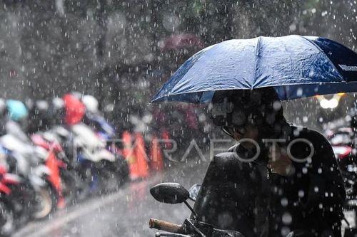 Jakarta hành động khẩn cấp sau khi phát hiện vi nhựa trong nước mưa