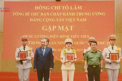 'Bông hồng thép' tuyến Công an cơ sở sau sáp nhập
