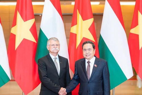 Chủ tịch Quốc hội Trần Thanh Mẫn chủ trì Lễ đón, hội đàm với Chủ tịch Quốc hội Hungary