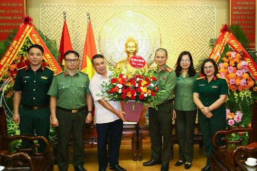 Báo CAND chúc mừng 75 năm Ngày truyền thống Báo QĐND