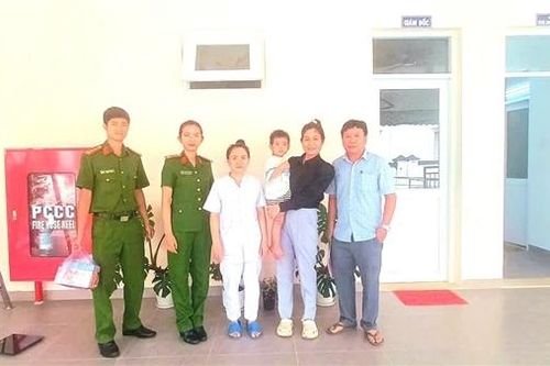 Bé trai 4 tuổi bị bỏ rơi cùng trích lục khai sinh do Đại sứ quán Việt Nam tại Nhật Bản cấp