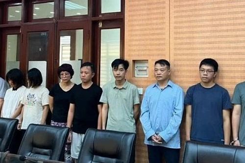 Cú sập niềm tin mang tên 'Cá mập'