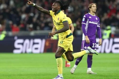 AC Milan chiếm ngôi đầu Serie A