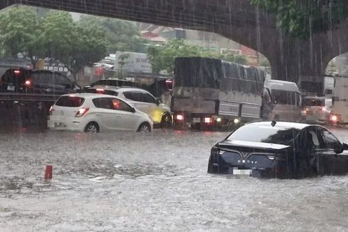 Xe ngập nước, thủy kích: Bảo hiểm chi trả thế nào?