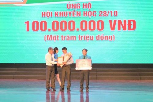 Quỹ Khuyến học 28/10 trao học bổng cho hơn 6 nghìn học sinh, sinh viên tiêu biểu