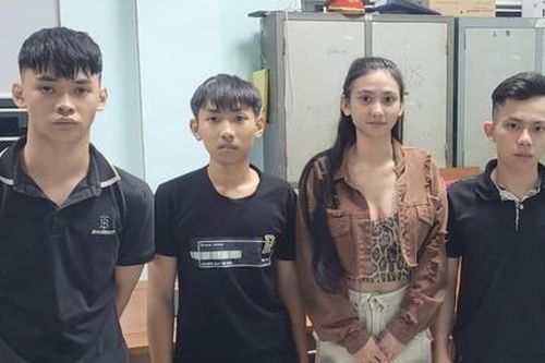 Cô gái cầm đầu nhóm thanh niên xông vào phòng trọ chém nhiều người bị thương