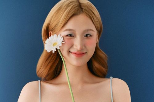 Điều ít biết về ca sĩ gen Z 'gây bão' TikTok với hàng trăm triệu lượt xem