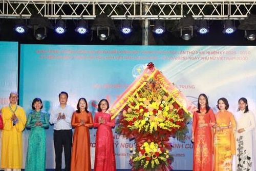 Festival Áo dài 'Phụ nữ phường Hai Bà Trưng vững bước vào kỷ nguyên vươn mình của dân tộc'