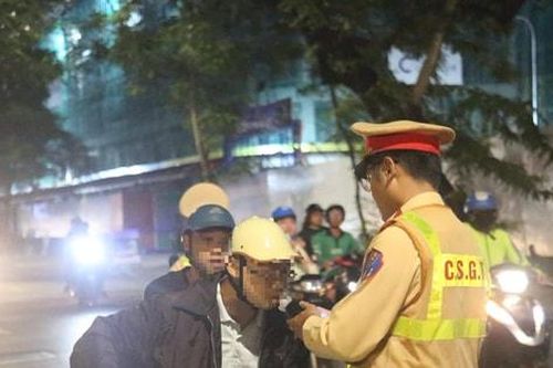 Hà Nội: Đồng loạt ra quân kiểm soát nồng độ cồn trong tối 20-10