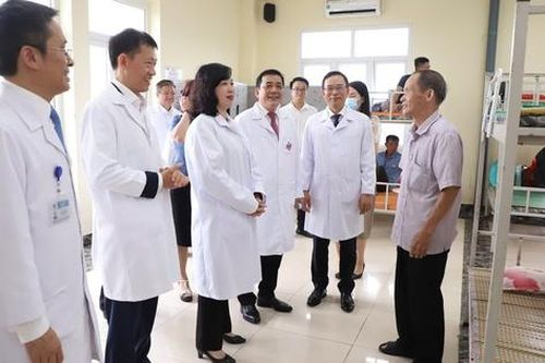 Thi đua yêu nước trong ngành y tế: Động lực phát triển và hoàn thiện hệ thống y tế