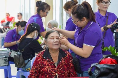 Nhiều bệnh viện ở TPHCM lan tỏa yêu thương, tri ân phụ nữ nhân ngày 20/10