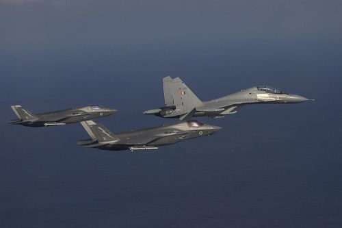 Tiêm kích Su-30MKI Ấn Độ tập đánh cận chiến với F-35B Anh