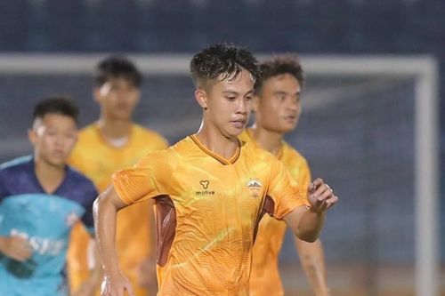 Bầu Đức thấy HAGL 'chìm' mà không vớt?