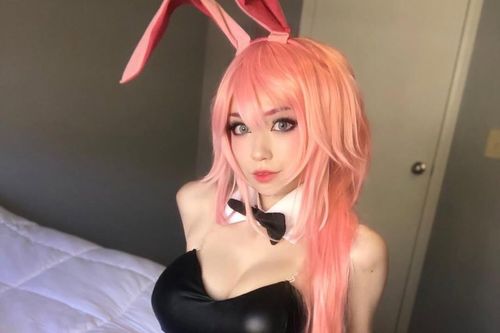 Hot streamer bị kẻ lạ lao tới sàm sỡ giữa buổi họp fan ở Mỹ