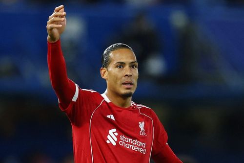Van Dijk gây tranh cãi ở trận thua MU
