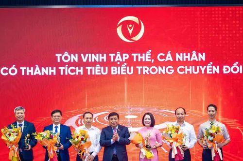 Việt Nam tăng tốc chuyển đổi số, hướng tới mô hình tăng trưởng mới