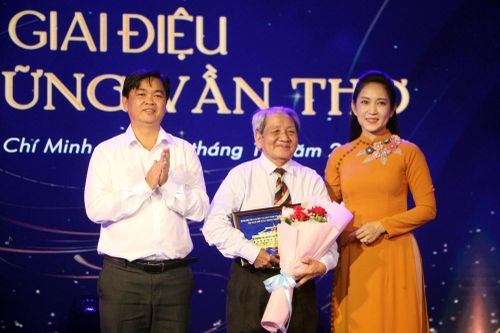 Xúc động chương trình giao lưu, trình diễn 'Giai điệu từ những vần thơ'