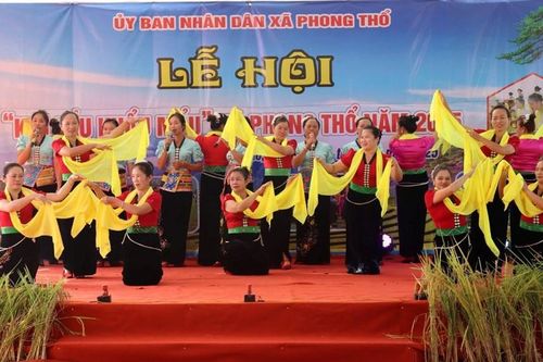 Về Phong Thổ vui hội 'Kin lẩu khẩu mẩu' với người Thái trắng
