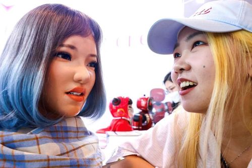 Robot trở thành người bạn đồng hành trong cuộc sống