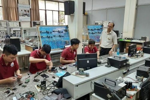 Cấp bách đào tạo nguồn nhân lực chất lượng cao