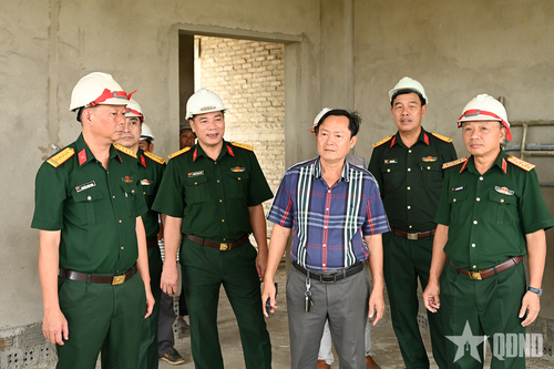 Thượng tướng Lê Quang Minh kiểm tra tiến độ công trình xây dựng Trụ sở làm việc Ban đại diện Trung tâm PT-TH Quân đội tại Tây Nguyên