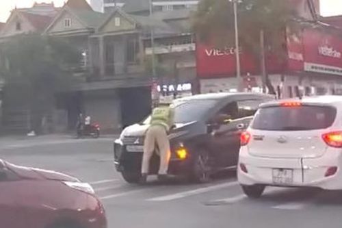 Cơ quan Công an đang điều tra làm rõ vụ tài xế ô-tô tông, hất CSGT lên nắp capo