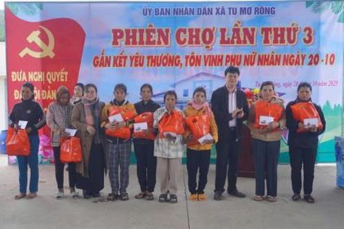 Tổ chức nhiều hoạt động hướng về phụ nữ khó khăn nhân dịp 20-10