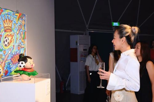 Triển lãm 'Thế giới của niềm vui - Baby Sumo Kō'