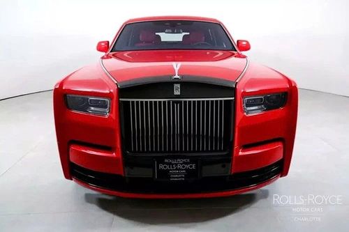 Tận mục Rolls-Royce Phantom VIII siêu sang 'full đỏ rực' hơn 20 tỷ đồng