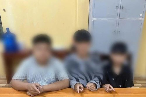 Mâu thuẫn, nhóm thanh niên vác dao chém người