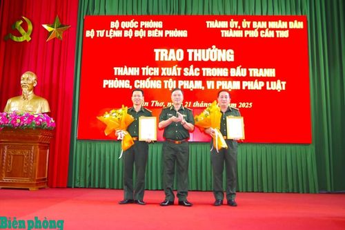 Trao thưởng các đơn vị có thành tích xuất sắc trong đấu tranh phòng, chống tội phạm