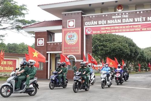 Thượng tướng Lê Quang Minh: Thanh niên Quân đội phải ứng xử văn hóa trong mọi tình huống giao thông