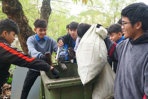 Trường học dạy học sinh cách sống xanh
