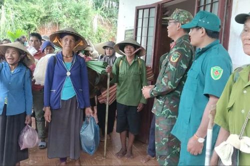Sơ tán khẩn cấp 61 hộ dân sau khi phát hiện núi nứt toác
