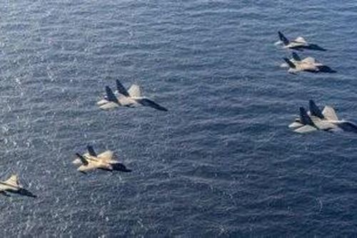 Tiêm kích tàng hình F-35 chạm trán chiến đấu cơ Su-30 trong một trận không chiến mô phỏng