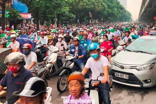 Đề xuất người dân Hà Nội đi làm, đi học lệch khung giờ để giảm ùn tắc