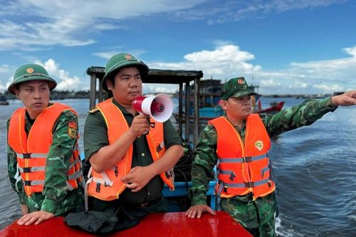 Quảng Ngãi: Đặc khu Lý Sơn khuyến cáo người dân ứng phó với bão số 12