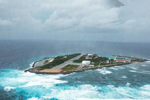 Đảo Trường Sa trong gió lớn nhìn từ máy bay trực thăng