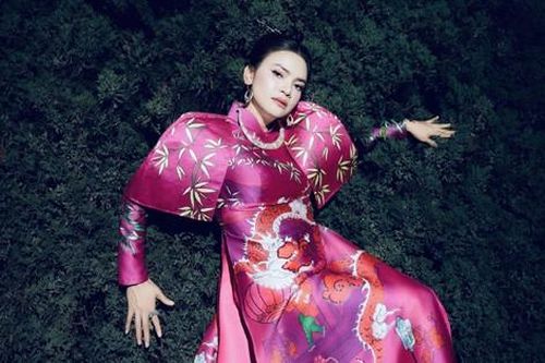 NSND Phạm Phương Thảo rạng rỡ tuổi 43, ca sĩ Ưng Hoàng Phúc nhập viện