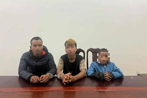Bắt khẩn cấp nhóm thiếu niên dùng dao để cướp xe máy